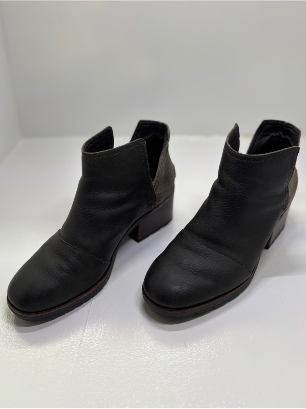 Sorel Leather Ankle Boots Womens 7 Black Slip On Block Heel Lug Sole - Picture 2 of 14